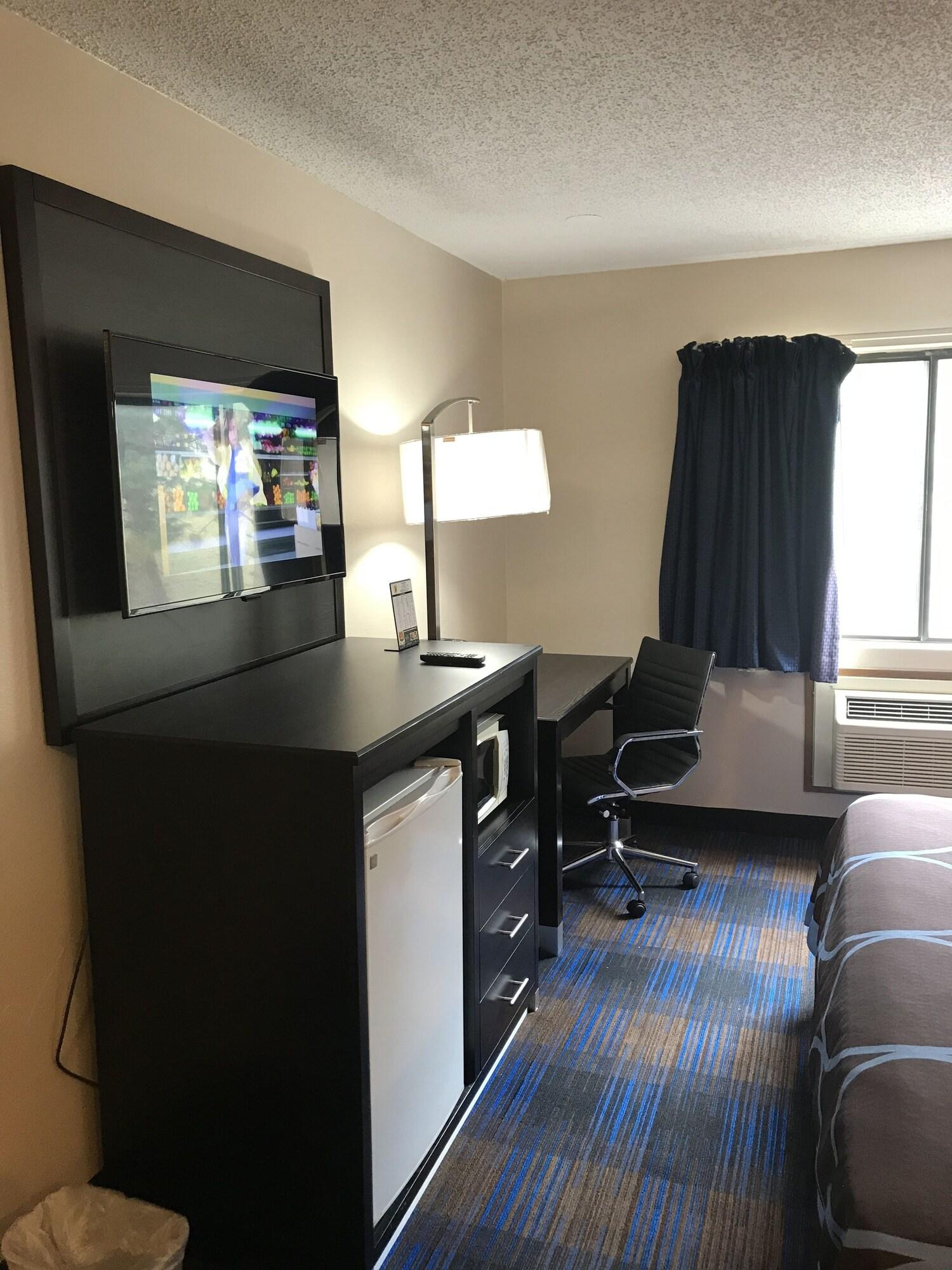 Super 8 By Wyndham Lenexa Overland Park Area/Mall Area Ngoại thất bức ảnh