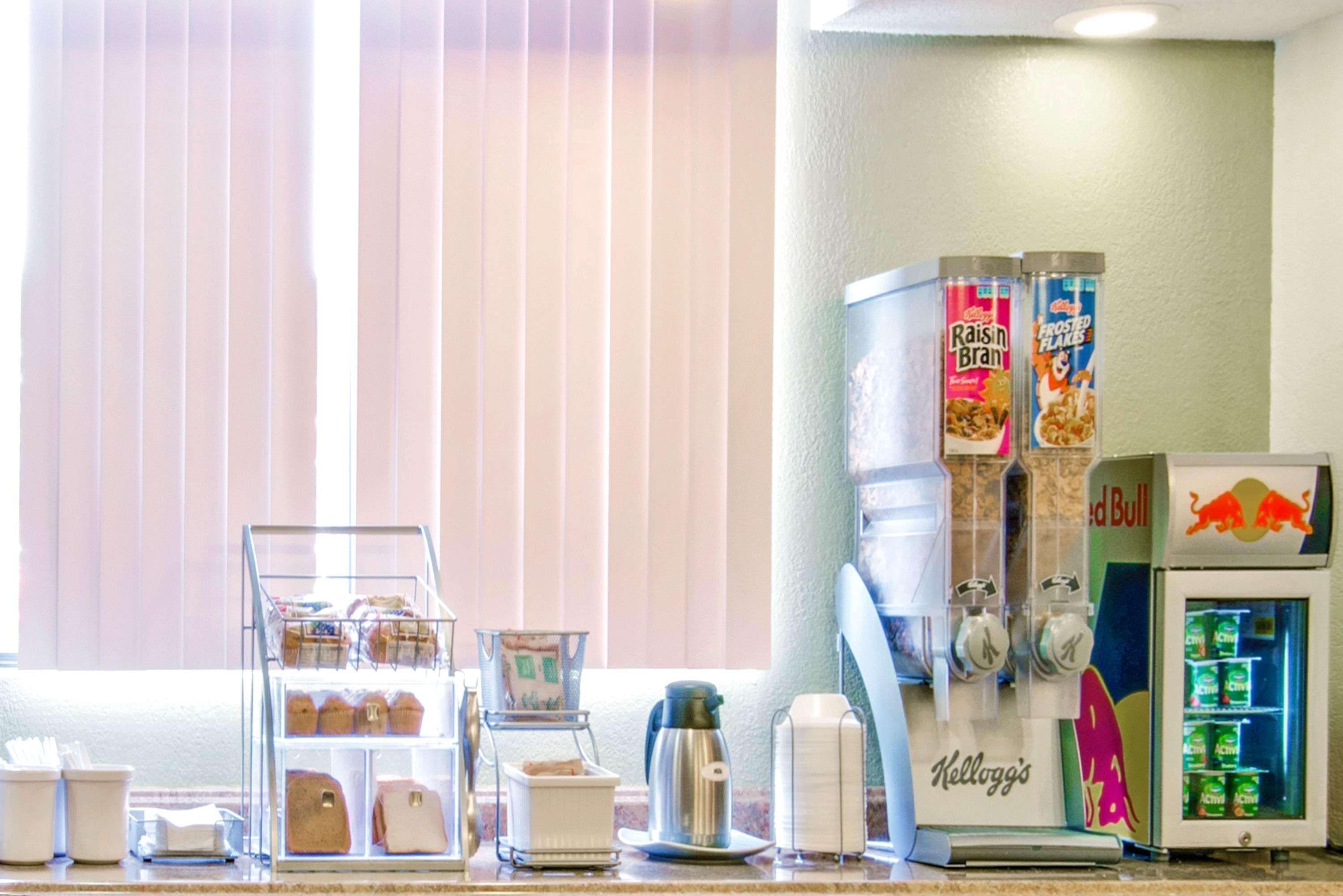 Super 8 By Wyndham Lenexa Overland Park Area/Mall Area Ngoại thất bức ảnh