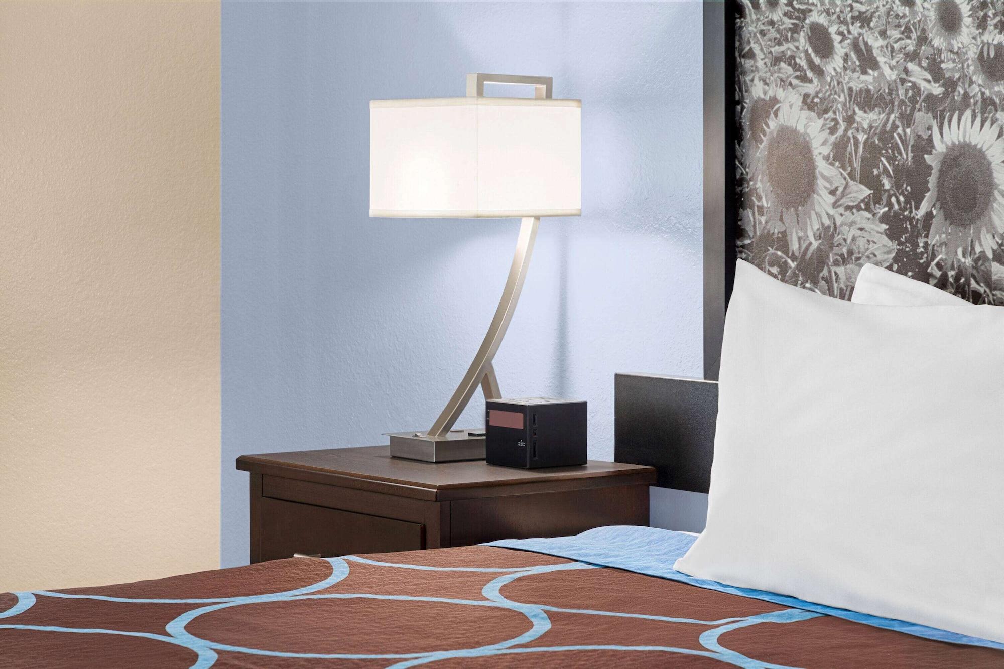 Super 8 By Wyndham Lenexa Overland Park Area/Mall Area Ngoại thất bức ảnh