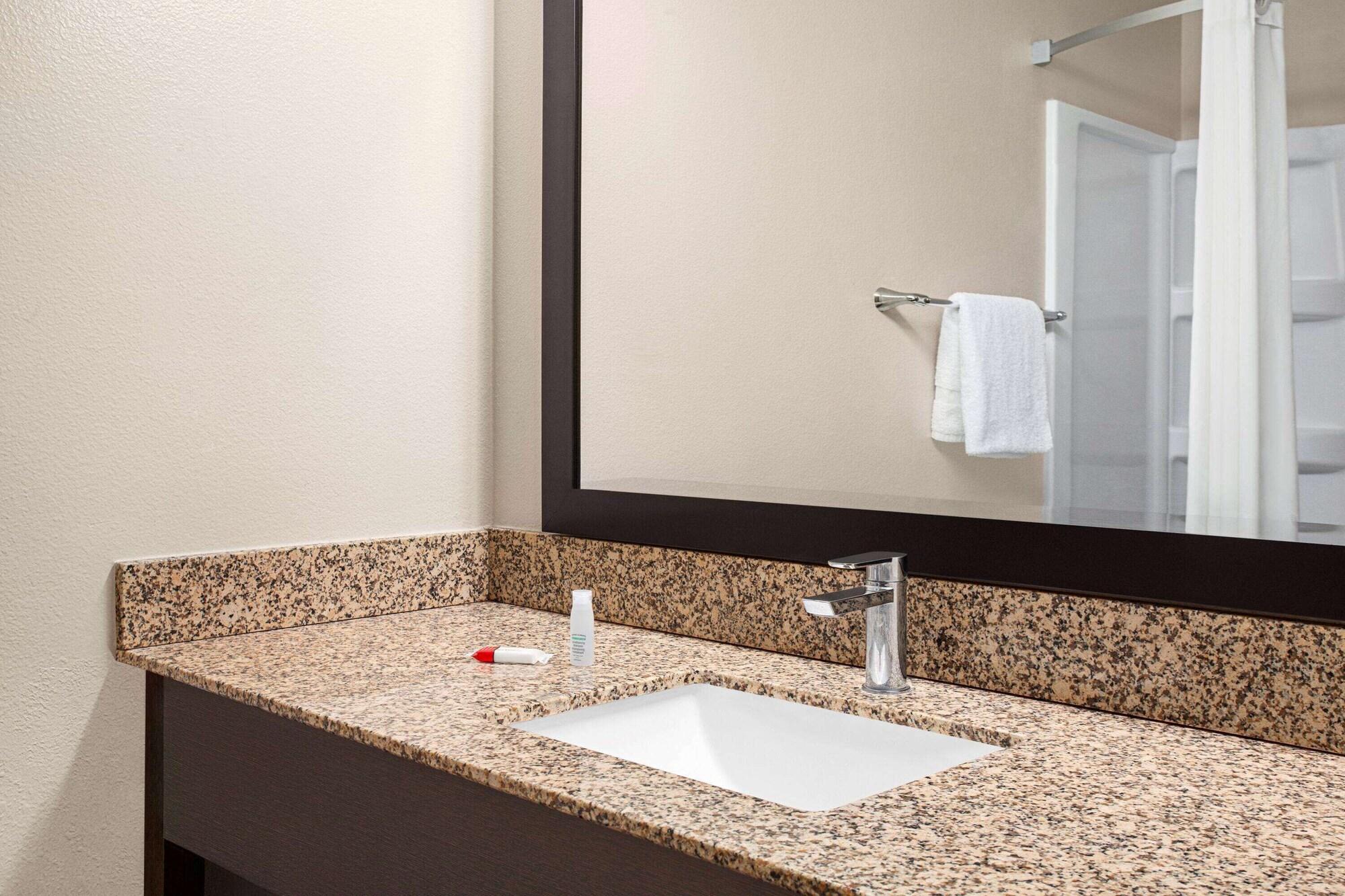 Super 8 By Wyndham Lenexa Overland Park Area/Mall Area Ngoại thất bức ảnh